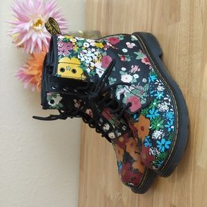 Dr.Martens floral combat boots in W size 6